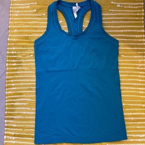 Athleta Momentum Tank size small in excellent condition!